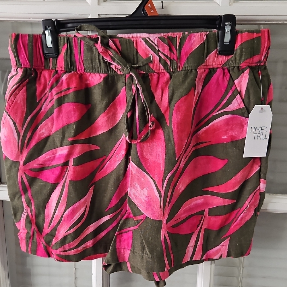 ❤️NWT Time and Tru Women's Pink and Green Leaf Print Shorts. Sz M (8/10)